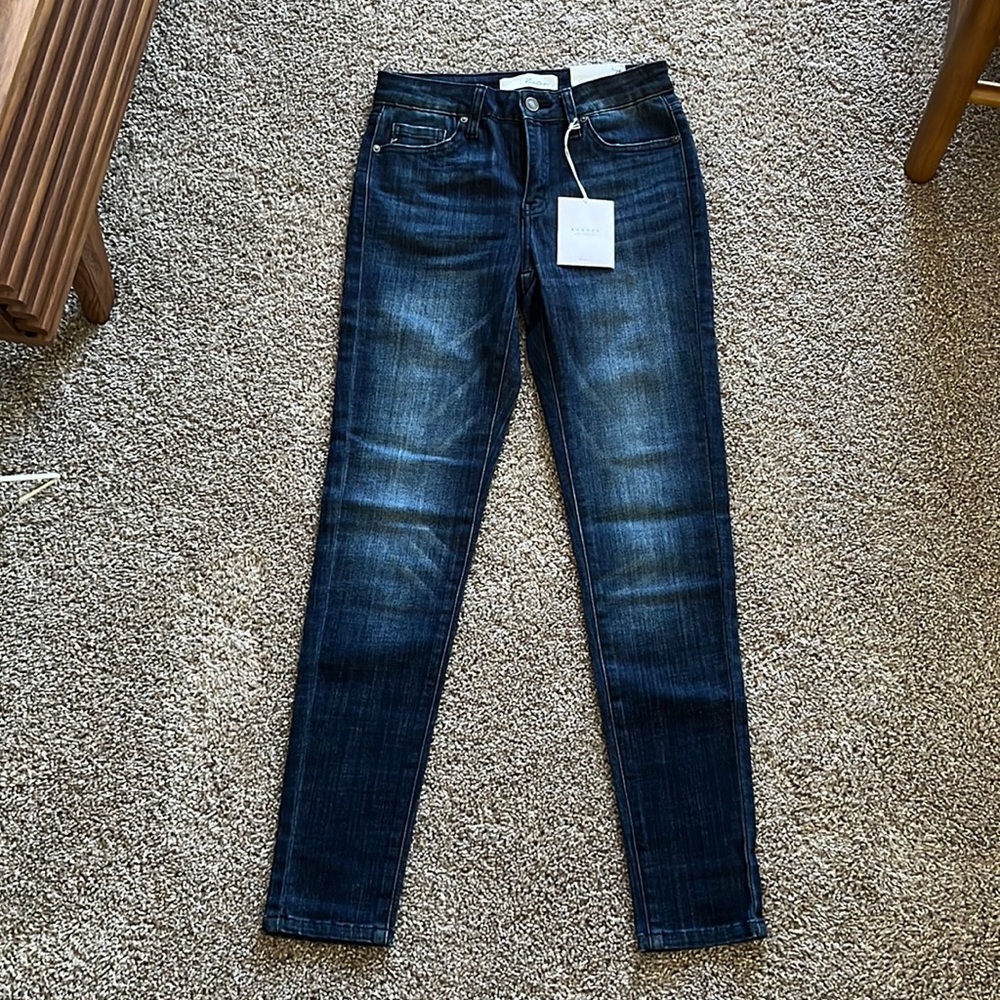KanCan Dark Wash Skinny Jeans - Size 26 - Never Worn